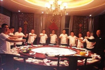 齊心協(xié)力，再創(chuàng)佳績(jī)